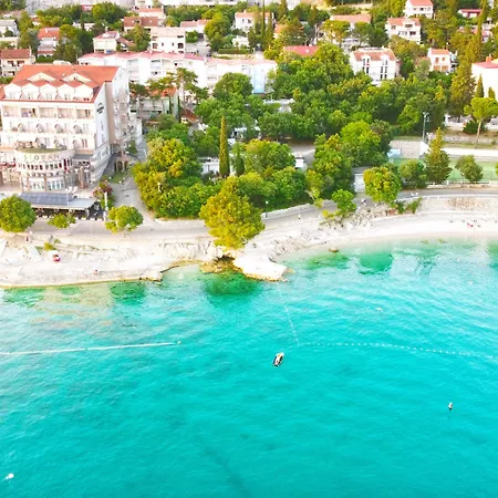 Marina Hotel